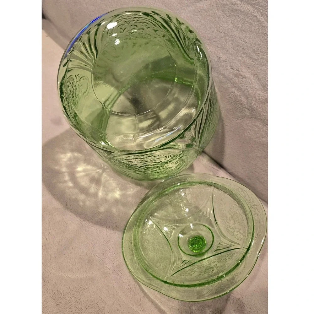 Vintage Hazel Atlas Green Depression Uranium Royal Lace Cookie/Biscuit Jar